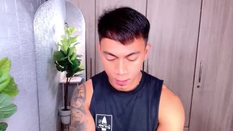 Snapshot of pinoymilker chatting on 10-26-25, 02:06 ethan online show from 10-26-25, 02:06