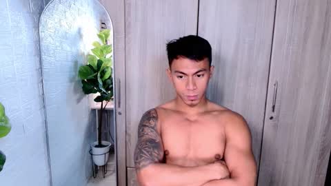 Snapshot of pinoymilker chatting on 11-10-25, 06:12 ethan online show from 11-10-25, 06:12