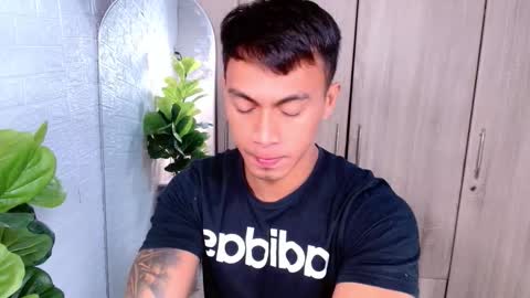 Snapshot of pinoymilker chatting on 11-15-25, 07:38 ethan online show from 11-15-25, 07:38