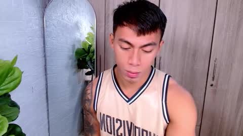 Snapshot of pinoymilker chatting on 11-16-25, 03:45 ethan online show from 11-16-25, 03:45