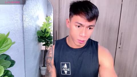 Snapshot of pinoymilker chatting on 11-17-25, 12:22 ethan online show from 11-17-25, 12:22