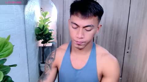 Snapshot of pinoymilker chatting on 11-20-25, 03:07 ethan online show from 11-20-25, 03:07