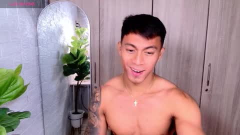 Snapshot of pinoymilker chatting on 11-28-25, 06:27 ethan online show from 11-28-25, 06:27