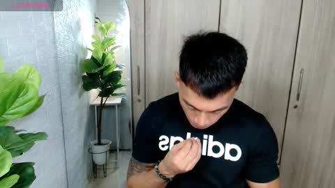 Snapshot of pinoymilker chatting on 12-01-25, 11:48 ethan online show from 12-01-25, 11:48