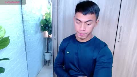 Snapshot of pinoymilker chatting on 12-14-25, 08:57 ethan online show from 12-14-25, 08:57