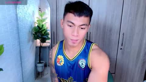 Snapshot of pinoymilker chatting on 12-15-25, 01:04 ethan online show from 12-15-25, 01:04