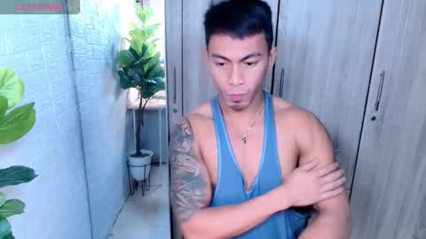 Snapshot of pinoymilker chatting on 12-21-25, 05:25 ethan online show from 12-21-25, 05:25