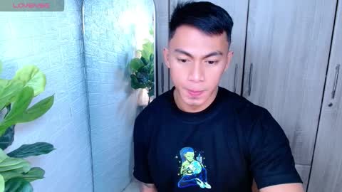 Snapshot of pinoymilker chatting on 12-21-25, 10:17 ethan online show from 12-21-25, 10:17