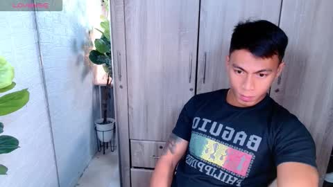 Snapshot of pinoymilker chatting on 01-15-26, 12:43 ethan online show from 01-15-26, 12:43