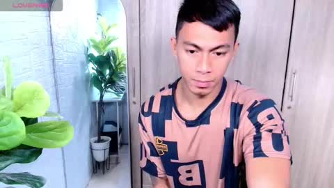 Snapshot of pinoymilker chatting on 02-11-26, 01:10 ethan online show from 02-11-26, 01:10