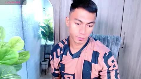 Snapshot of pinoymilker chatting on 02-19-26, 01:45 ethan online show from 02-19-26, 01:45