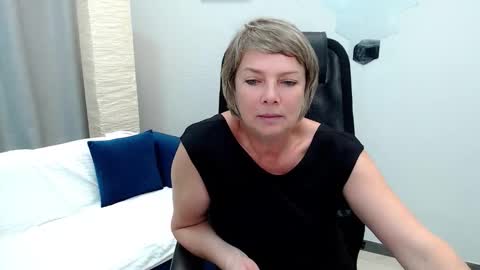 Bella online show from 09-16-25, 04:46