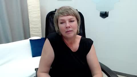 Bella online show from 09-22-25, 10:28