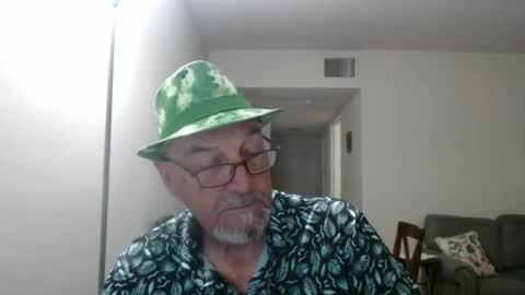 Snapshot of pipewizard chatting on 10-14-25, 11:27 pipewizard online show from 10-14-25, 11:27