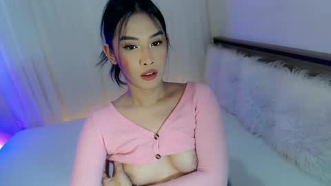Snapshot of piroulita chatting on 12-17-24, 07:29 Ari online show from 12-17-24, 07:29