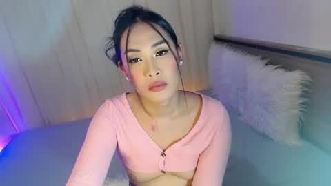 Snapshot of piroulita chatting on 09-20-25, 04:19 Ari online show from 09-20-25, 04:19
