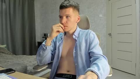 Snapshot of pirremeow chatting on 03-01-26, 07:43 Pierre online show from 03-01-26, 07:43