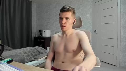 Snapshot of pirremeow chatting on 03-09-26, 06:34 Pierre online show from 03-09-26, 06:34