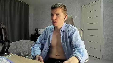 Snapshot of pirremeow chatting on 05-31-26, 11:39 Pierre online show from 05-31-26, 11:39