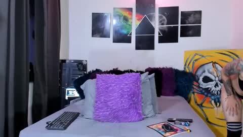 Snapshot of pitches_02 chatting on 03-03-25, 01:10 Alejandra online show from 03-03-25, 01:10