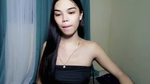 Snapshot of pitchy_pitch chatting on 06-25-26, 07:24 The Girl Named Eyve online show from 06-25-26, 07:24