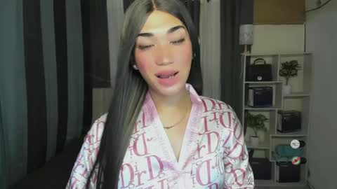 pixiedoll_ online show from 06-24-26, 06:01