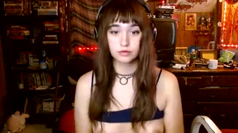 Izzy online show from 09-15-25, 08:09