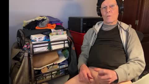 Snapshot of playdayfunshow chatting on 03-08-25, 03:28 STC online show from 03-08-25, 03:28