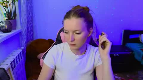 Snapshot of playful_mary chatting on 05-28-26, 08:33 Masha online show from 05-28-26, 08:33