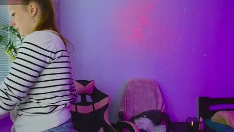 Snapshot of playful_mary chatting on 05-29-26, 10:35 Masha online show from 05-29-26, 10:35