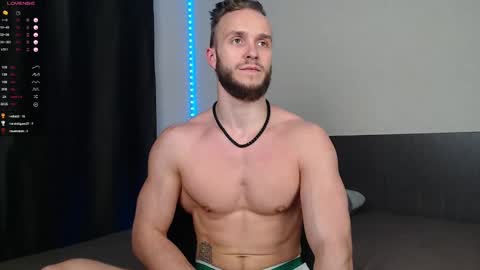 Snapshot of playmate_ chatting on 01-06-25, 05:06 John online show from 01-06-25, 05:06