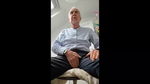 Snapshot of pleasedominateme chatting on 10-12-25, 02:27 Pleasedominateme online show from 10-12-25, 02:27