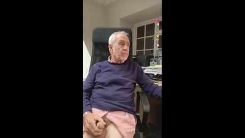 Snapshot of pleasedominateme chatting on 10-31-25, 05:25 Pleasedominateme online show from 10-31-25, 05:25