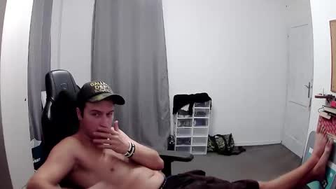 Snapshot of plkrisztian chatting on 10-12-25, 06:29 plkrisztian online show from 10-12-25, 06:29