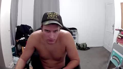 Snapshot of plkrisztian chatting on 10-19-25, 09:37 plkrisztian online show from 10-19-25, 09:37