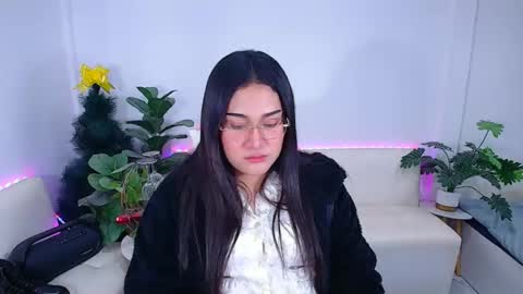 Snapshot of ploysaithailand chatting on 11-29-25, 07:44 Ploysai online show from 11-29-25, 07:44