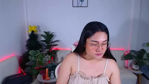 Snapshot of ploysaithailand chatting on 12-21-25, 08:10 Ploysai online show from 12-21-25, 08:10