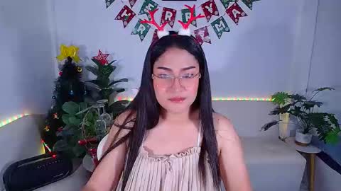 Snapshot of ploysaithailand chatting on 12-22-25, 06:54 Ploysai online show from 12-22-25, 06:54