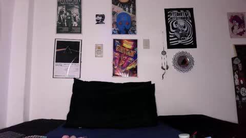 Snapshot of plutonbluemoon_999 chatting on 10-02-25, 12:17 online show from 10-02-25, 12:17