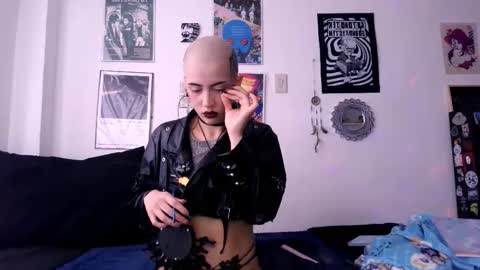 Snapshot of plutonbluemoon_999 chatting on 10-16-25, 09:49 online show from 10-16-25, 09:49