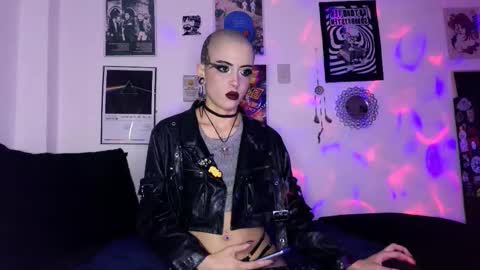 Snapshot of plutonbluemoon_999 chatting on 10-20-25, 02:12 online show from 10-20-25, 02:12