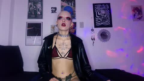 Snapshot of plutonbluemoon_999 chatting on 11-13-25, 10:52 online show from 11-13-25, 10:52