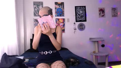 Snapshot of plutonbluemoon_999 chatting on 12-20-25, 09:55 online show from 12-20-25, 09:55