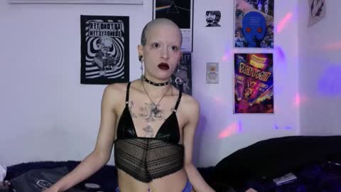 Snapshot of plutonbluemoon_999 chatting on 02-28-26, 02:01 online show from 02-28-26, 02:01