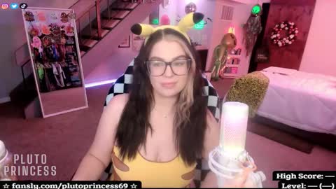 Pluto Princess online show from 10-17-25, 05:43