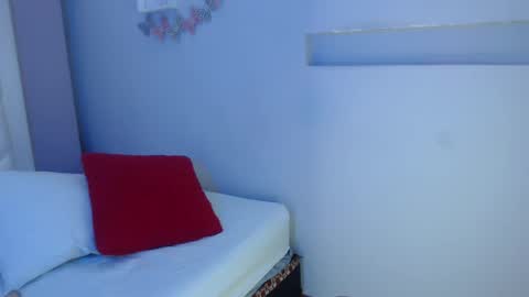 Snapshot of pocahontas_moon chatting on 09-13-25, 01:11 Pocahontas online show from 09-13-25, 01:11