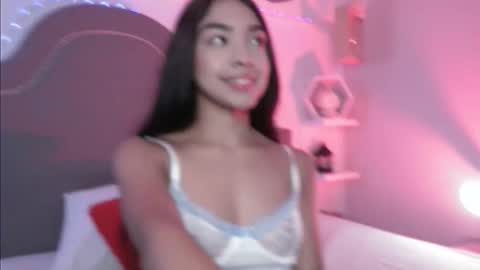 Snapshot of pocahontas_moon chatting on 11-21-25, 01:54 Pocahontas online show from 11-21-25, 01:54