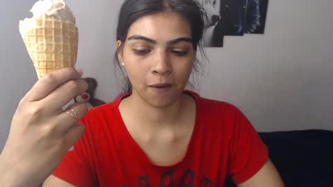 Snapshot of pocahontas_princess__ chatting on 03-19-26, 06:12 Pocahontas online show from 03-19-26, 06:12