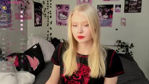 Snapshot of pocet_barbie chatting on 01-15-25, 09:24 Mary online show from 01-15-25, 09:24