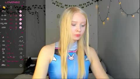 Snapshot of pocet_barbie chatting on 11-20-25, 10:59 Mary online show from 11-20-25, 10:59